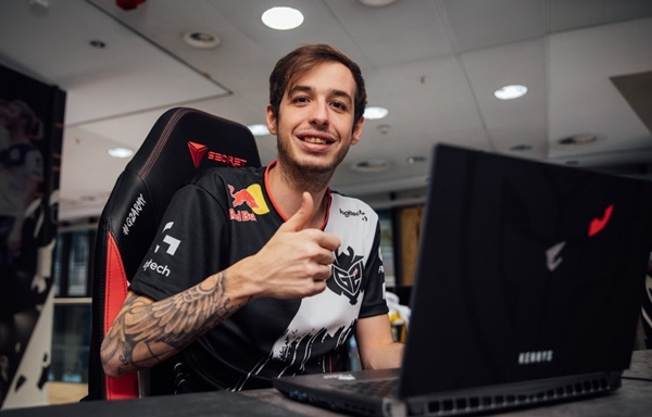 Eternal Fire 将在 BLAST Open Spring 2025 的半决赛中与 Natus Vincere 对战，经过一场激烈的比赛后取得胜利；